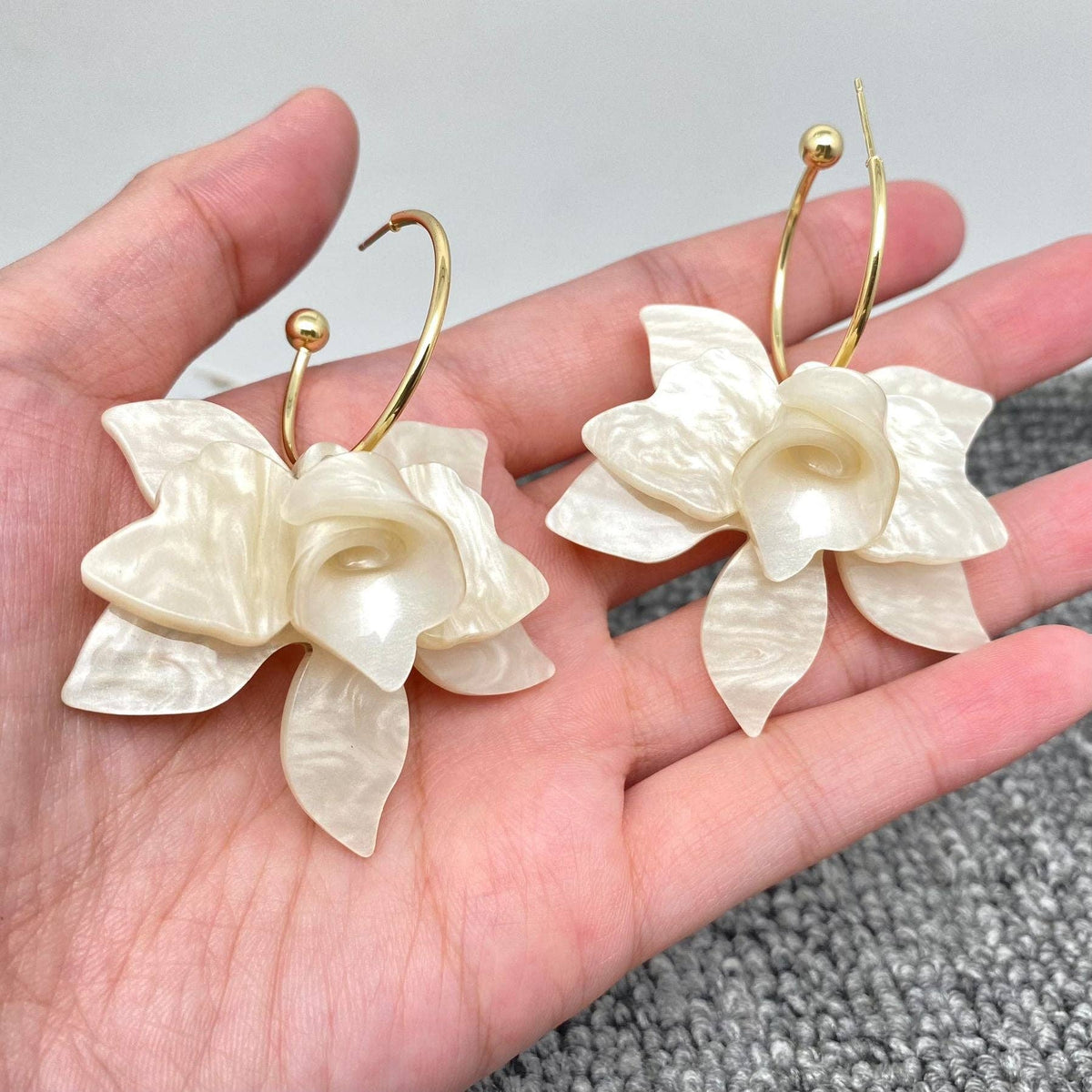 Resin Flower Hoop Earrings-thumbmail-3