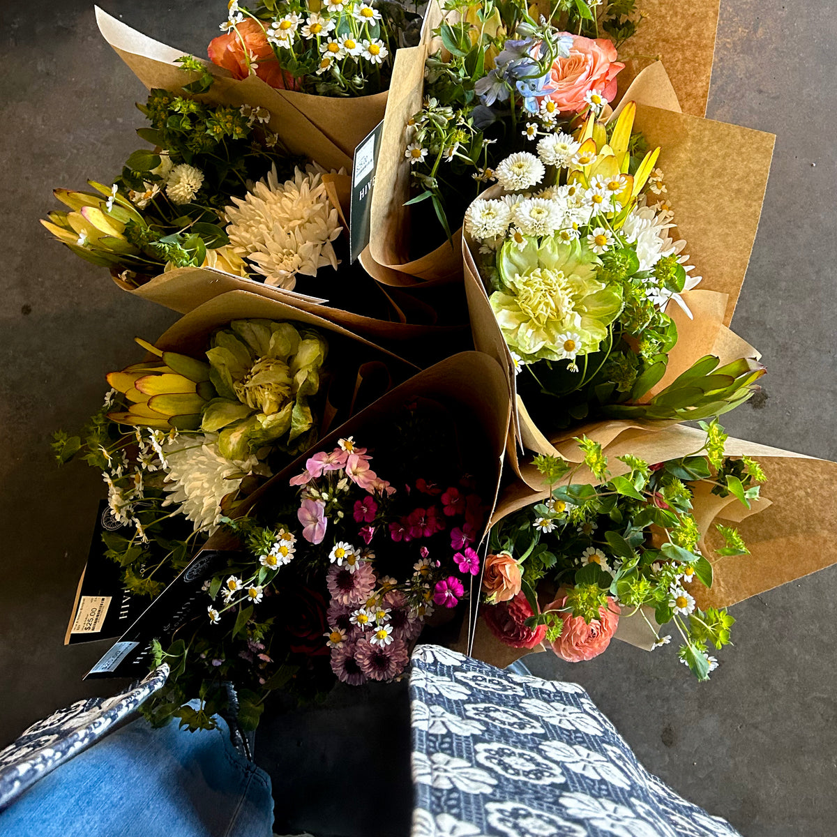 Seasonal Wrapped Bouquet-thumbmail-4
