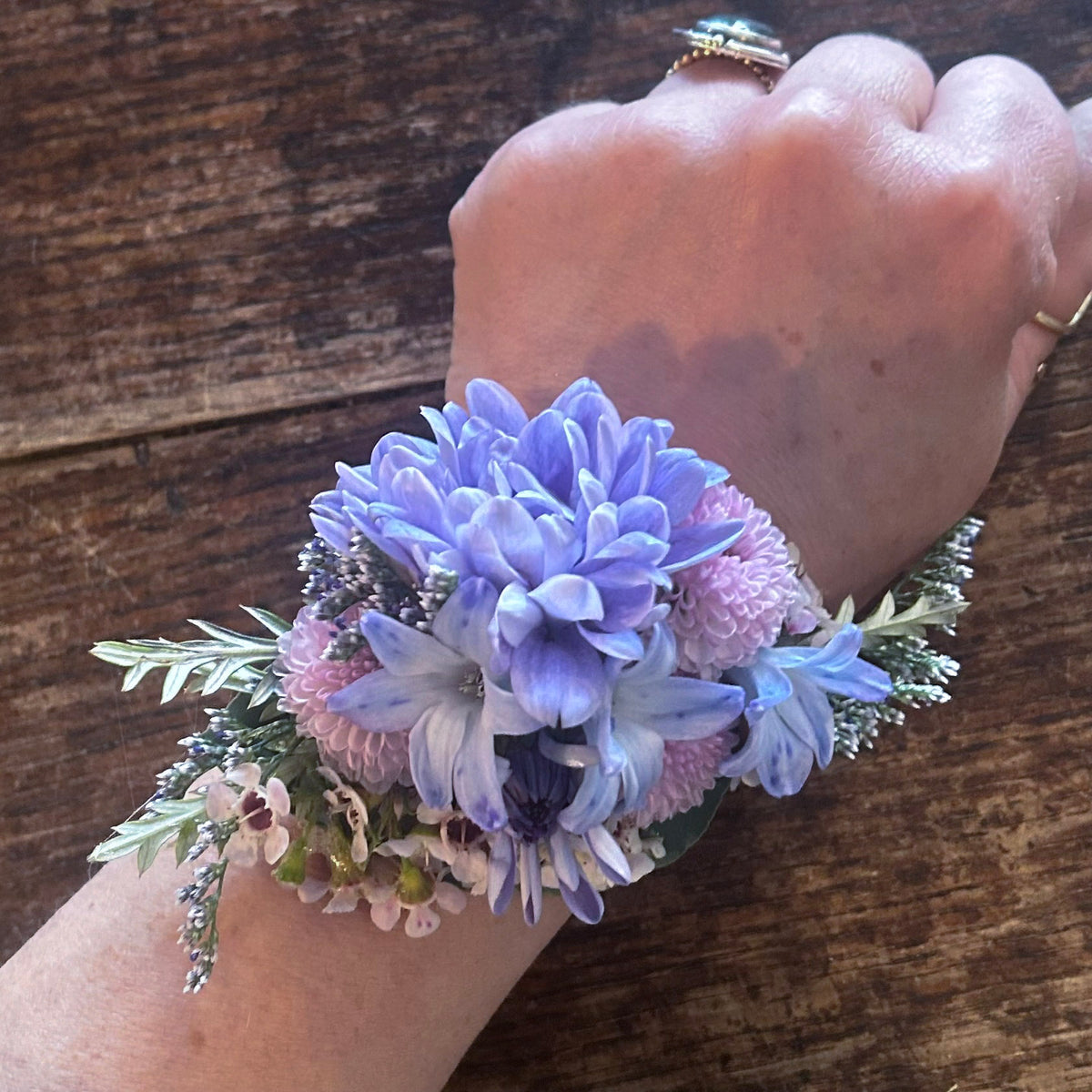 Corsage-thumbmail-2