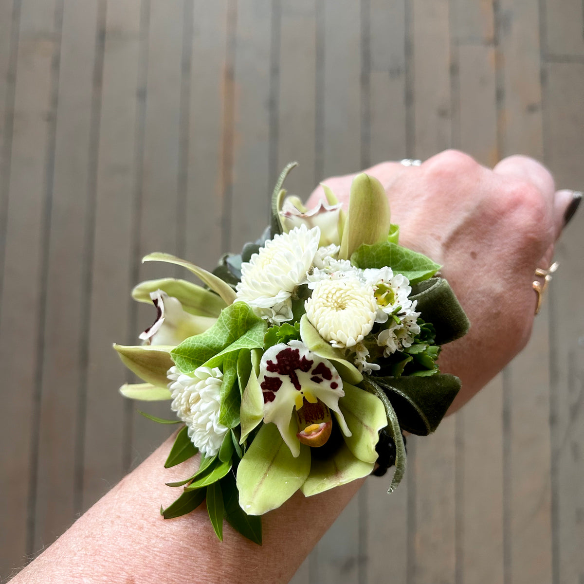 Corsage-thumbmail-1