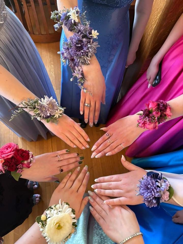 Corsage-thumbmail-8